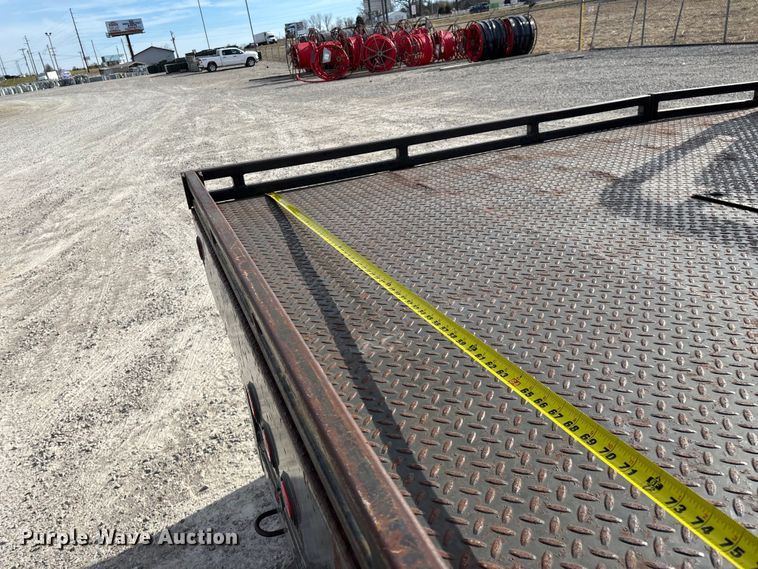 image for item FG0200 2009 Chevrolet Silverado 3500HD flatbed pickup truck