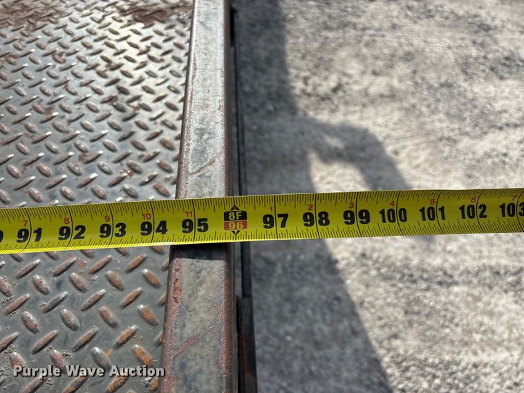 image for item FG0200 2009 Chevrolet Silverado 3500HD flatbed pickup truck