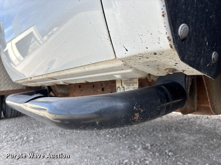 image for item FG0200 2009 Chevrolet Silverado 3500HD flatbed pickup truck