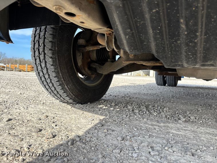 image for item FG0200 2009 Chevrolet Silverado 3500HD flatbed pickup truck