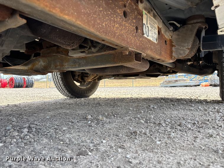 image for item FG0200 2009 Chevrolet Silverado 3500HD flatbed pickup truck