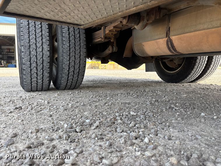 image for item FG0200 2009 Chevrolet Silverado 3500HD flatbed pickup truck