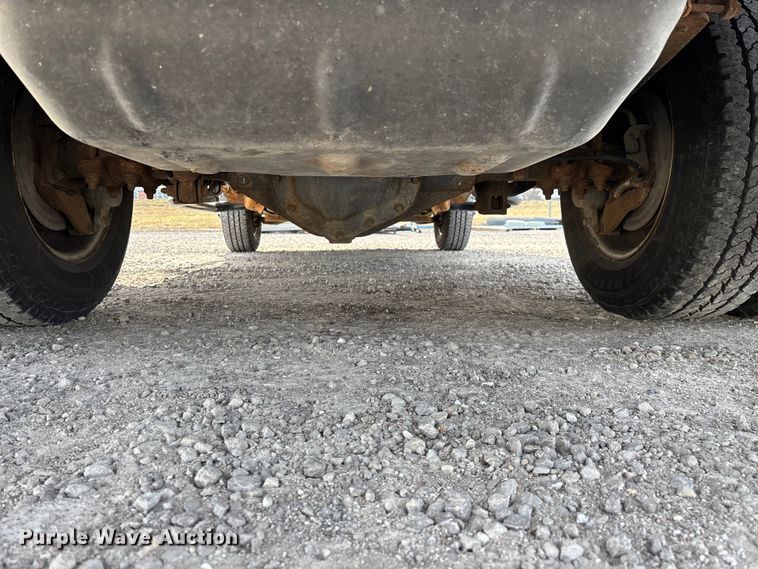 image for item FG0200 2009 Chevrolet Silverado 3500HD flatbed pickup truck