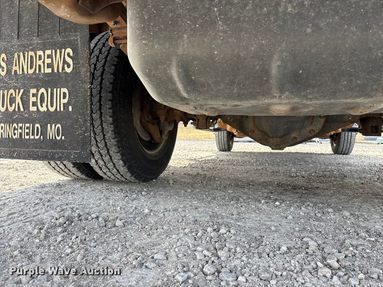 image for item FG0200 2009 Chevrolet Silverado 3500HD flatbed pickup truck