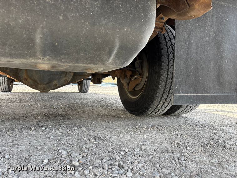 image for item FG0200 2009 Chevrolet Silverado 3500HD flatbed pickup truck