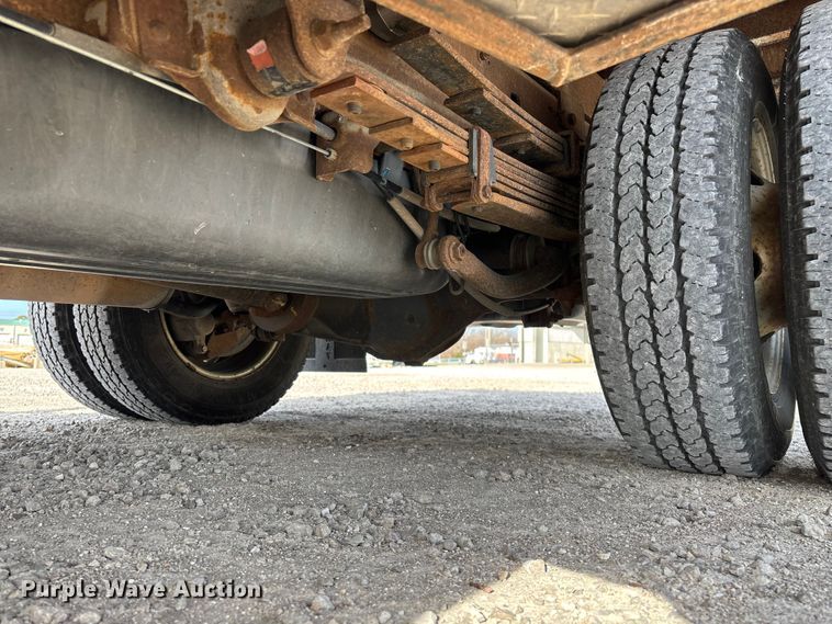 image for item FG0200 2009 Chevrolet Silverado 3500HD flatbed pickup truck