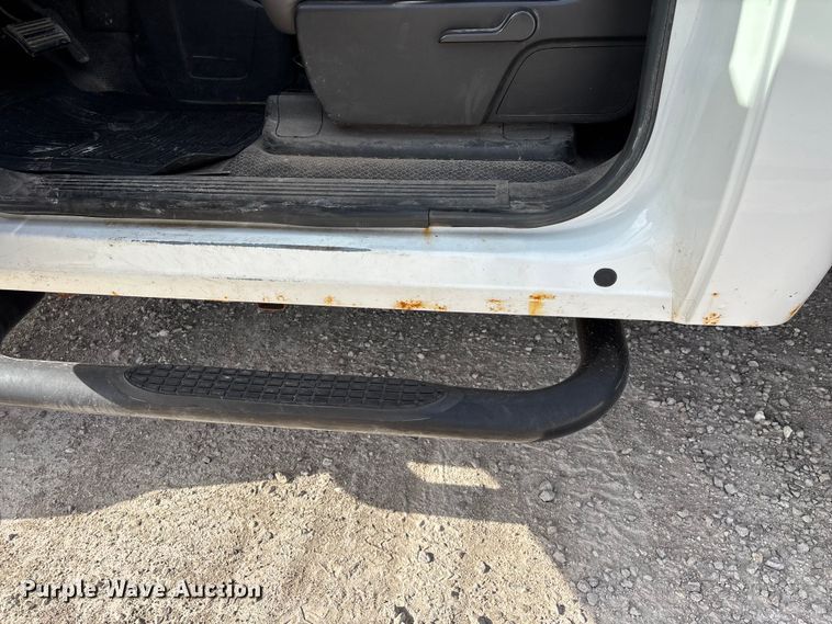 image for item FG0200 2009 Chevrolet Silverado 3500HD flatbed pickup truck