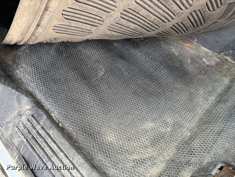 image for item FG0200 2009 Chevrolet Silverado 3500HD flatbed pickup truck