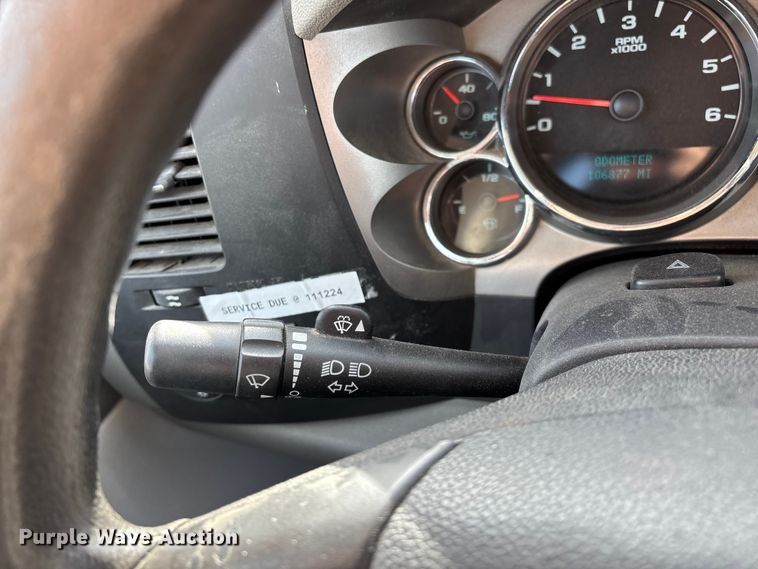 image for item FG0200 2009 Chevrolet Silverado 3500HD flatbed pickup truck