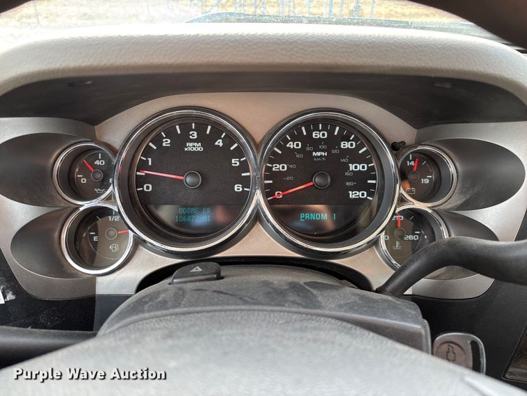 image for item FG0200 2009 Chevrolet Silverado 3500HD flatbed pickup truck