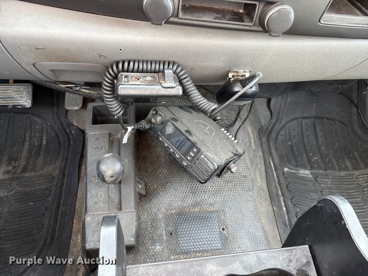 image for item FG0200 2009 Chevrolet Silverado 3500HD flatbed pickup truck