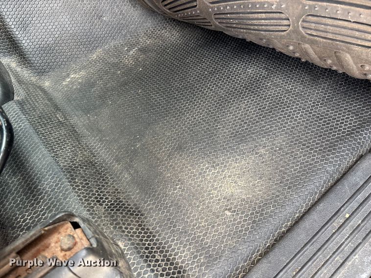 image for item FG0200 2009 Chevrolet Silverado 3500HD flatbed pickup truck