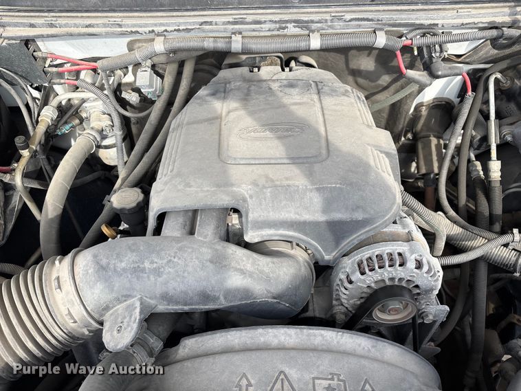 image for item FG0200 2009 Chevrolet Silverado 3500HD flatbed pickup truck