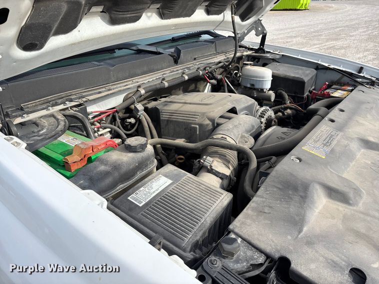 image for item FG0200 2009 Chevrolet Silverado 3500HD flatbed pickup truck