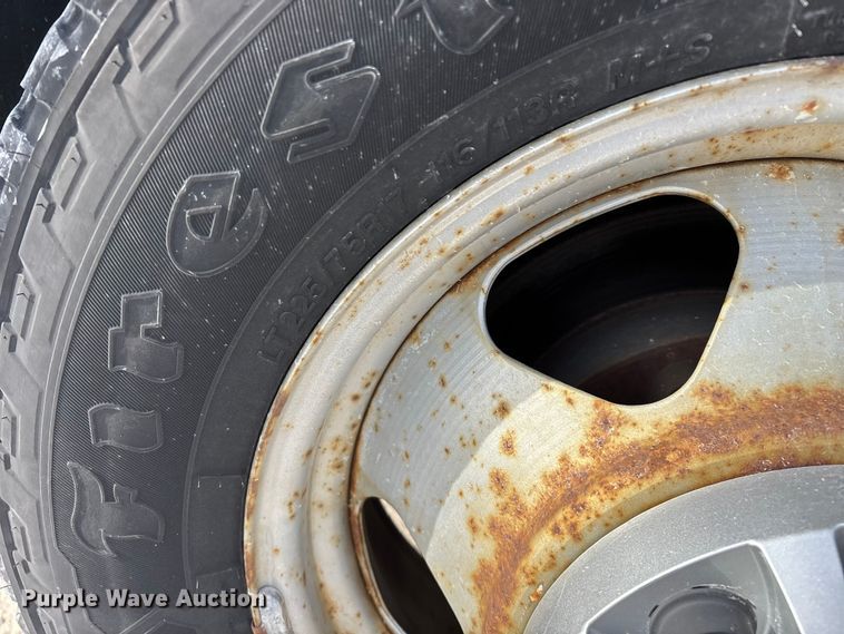 image for item FG0200 2009 Chevrolet Silverado 3500HD flatbed pickup truck