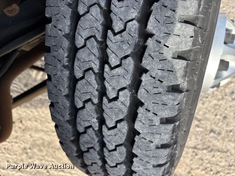 image for item FG0200 2009 Chevrolet Silverado 3500HD flatbed pickup truck