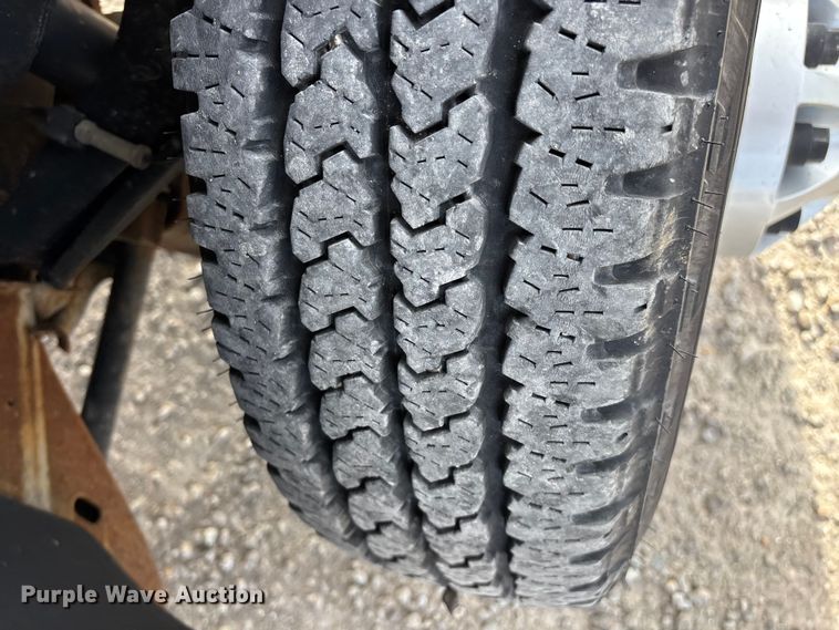 image for item FG0200 2009 Chevrolet Silverado 3500HD flatbed pickup truck