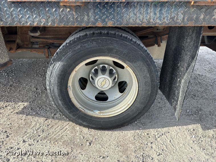 image for item FG0200 2009 Chevrolet Silverado 3500HD flatbed pickup truck