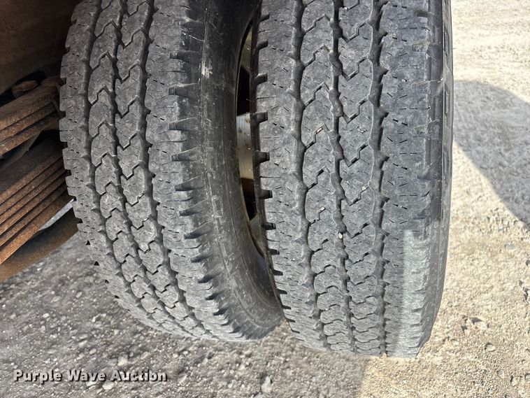 image for item FG0200 2009 Chevrolet Silverado 3500HD flatbed pickup truck