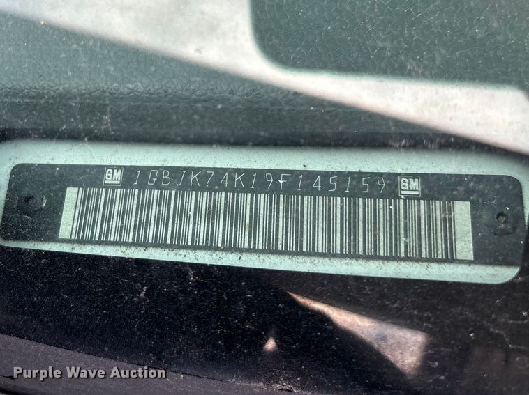 image for item FG0200 2009 Chevrolet Silverado 3500HD flatbed pickup truck