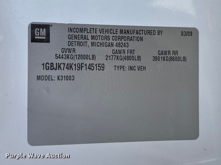 image for item FG0200 2009 Chevrolet Silverado 3500HD flatbed pickup truck