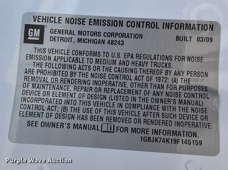 image for item FG0200 2009 Chevrolet Silverado 3500HD flatbed pickup truck