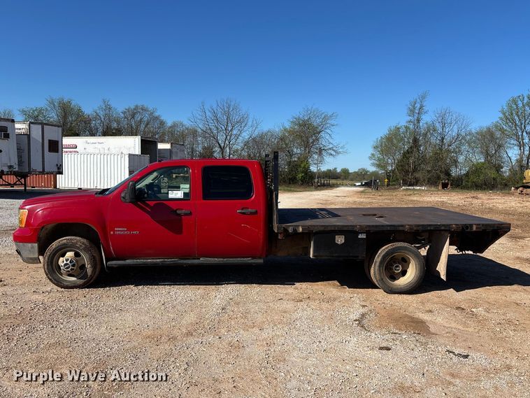 image for item FG0223 2008 GMC Sierra 3500HD Crew Cab flatbed pickup truck