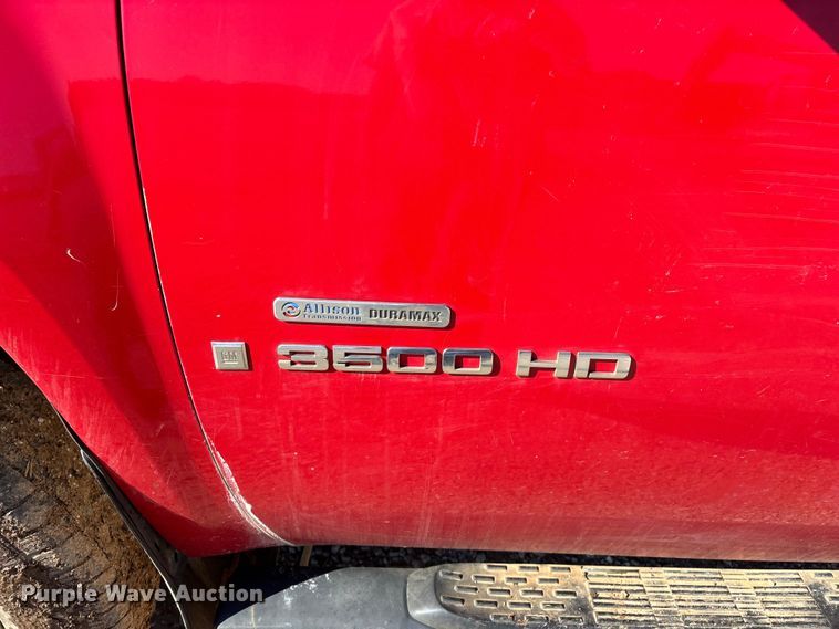 image for item FG0223 2008 GMC Sierra 3500HD Crew Cab flatbed pickup truck