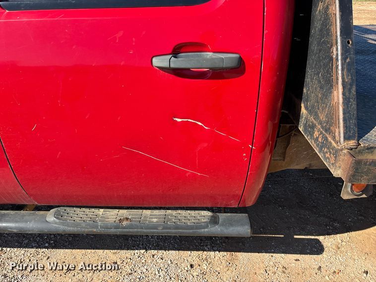 image for item FG0223 2008 GMC Sierra 3500HD Crew Cab flatbed pickup truck