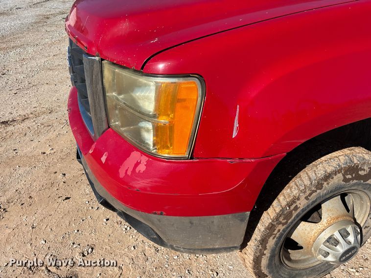 image for item FG0223 2008 GMC Sierra 3500HD Crew Cab flatbed pickup truck