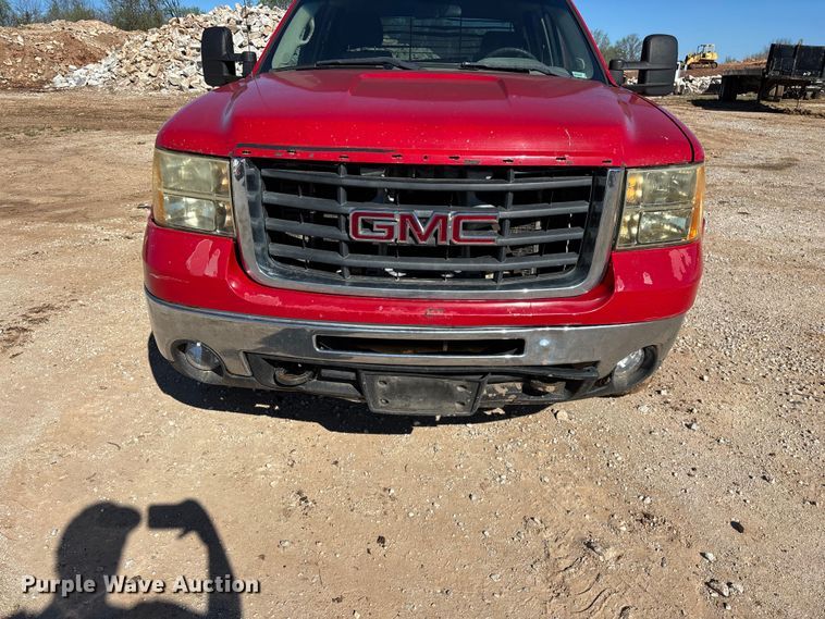 image for item FG0223 2008 GMC Sierra 3500HD Crew Cab flatbed pickup truck