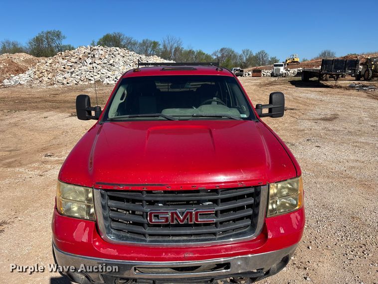 image for item FG0223 2008 GMC Sierra 3500HD Crew Cab flatbed pickup truck