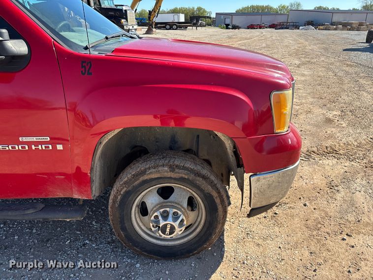 image for item FG0223 2008 GMC Sierra 3500HD Crew Cab flatbed pickup truck