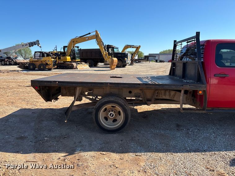 image for item FG0223 2008 GMC Sierra 3500HD Crew Cab flatbed pickup truck