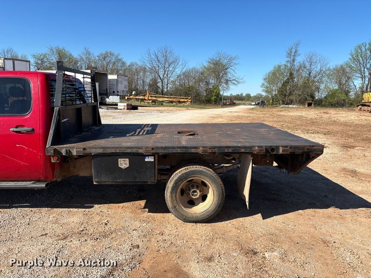 image for item FG0223 2008 GMC Sierra 3500HD Crew Cab flatbed pickup truck