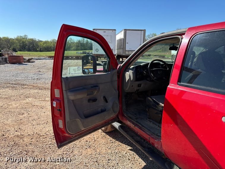 image for item FG0223 2008 GMC Sierra 3500HD Crew Cab flatbed pickup truck