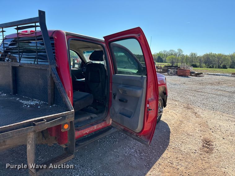 image for item FG0223 2008 GMC Sierra 3500HD Crew Cab flatbed pickup truck