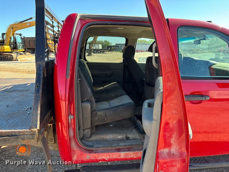 image for item FG0223 2008 GMC Sierra 3500HD Crew Cab flatbed pickup truck