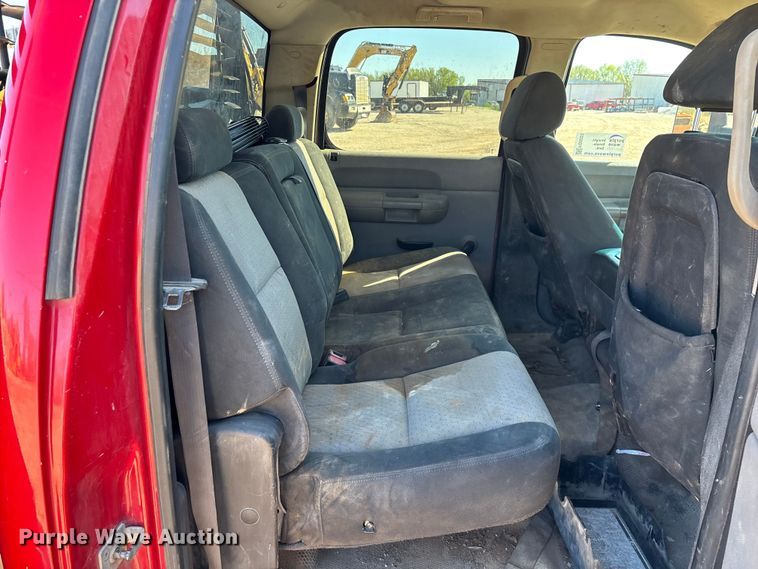 image for item FG0223 2008 GMC Sierra 3500HD Crew Cab flatbed pickup truck