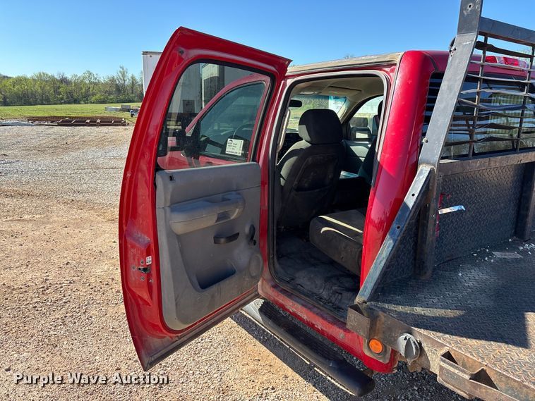 image for item FG0223 2008 GMC Sierra 3500HD Crew Cab flatbed pickup truck