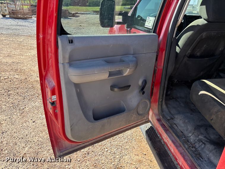 image for item FG0223 2008 GMC Sierra 3500HD Crew Cab flatbed pickup truck