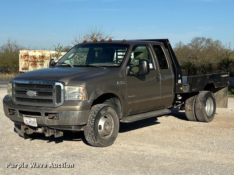 image for item FG0232 2005 Ford F350 Ext. Cab flatbed pickup truck