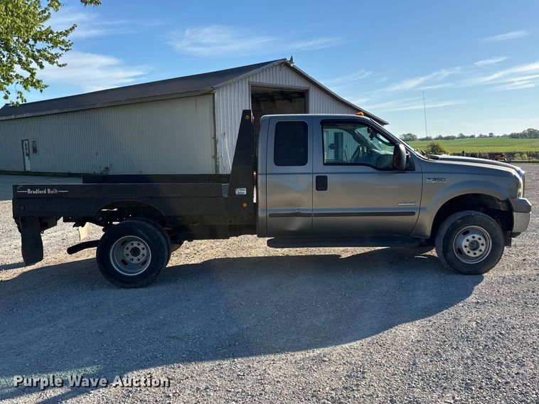 image for item FG0232 2005 Ford F350 Ext. Cab flatbed pickup truck