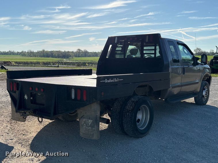 image for item FG0232 2005 Ford F350 Ext. Cab flatbed pickup truck