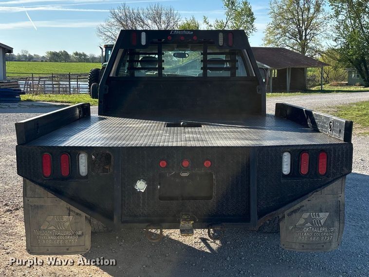 image for item FG0232 2005 Ford F350 Ext. Cab flatbed pickup truck