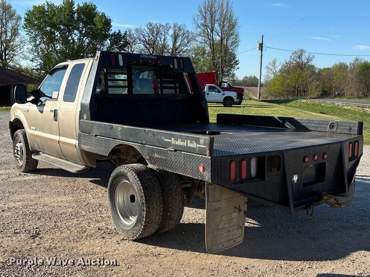 image for item FG0232 2005 Ford F350 Ext. Cab flatbed pickup truck
