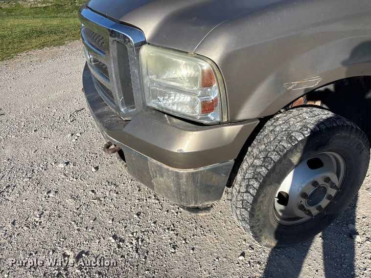 image for item FG0232 2005 Ford F350 Ext. Cab flatbed pickup truck