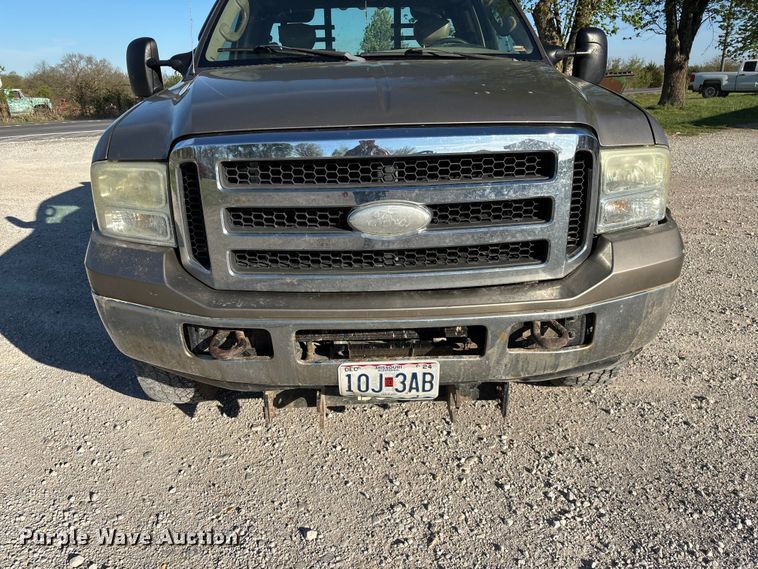 image for item FG0232 2005 Ford F350 Ext. Cab flatbed pickup truck