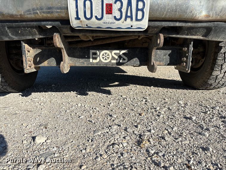 image for item FG0232 2005 Ford F350 Ext. Cab flatbed pickup truck