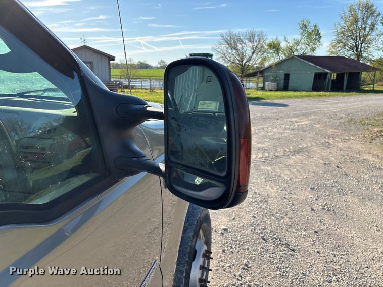 image for item FG0232 2005 Ford F350 Ext. Cab flatbed pickup truck